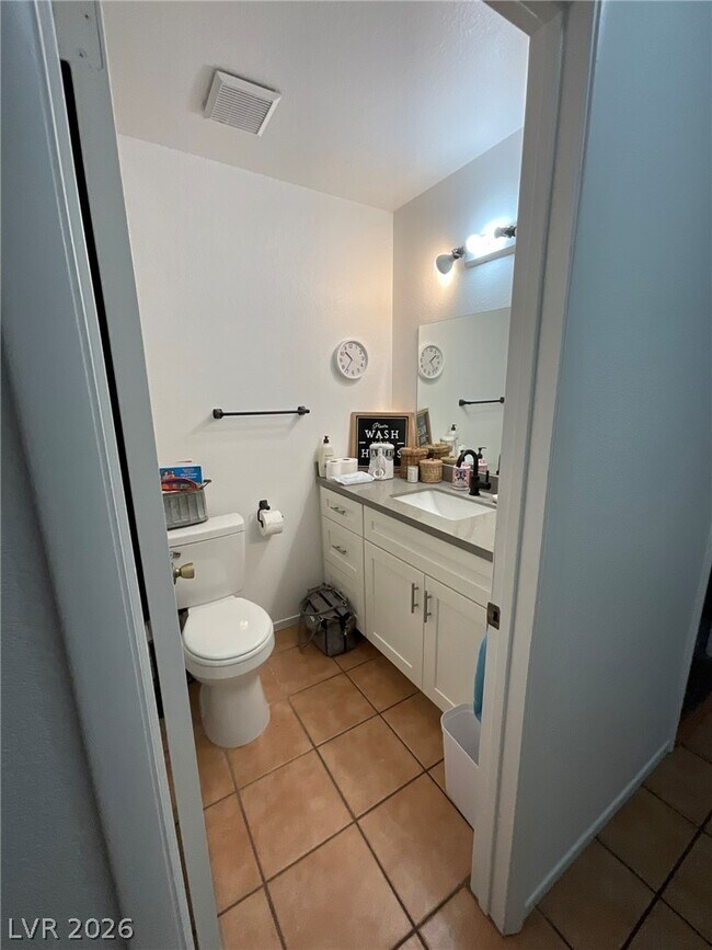 Foto del edificio - 707 Honeybee Ct