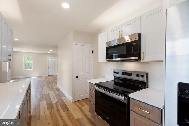 Foto del edificio - 563 Rosedale Rd