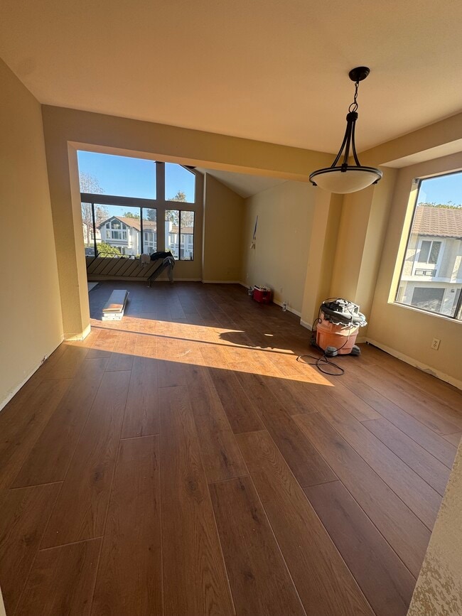 Foto del edificio - 835 Mistletoe Ln