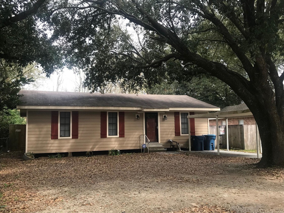 Primary Photo - 125 Rural St