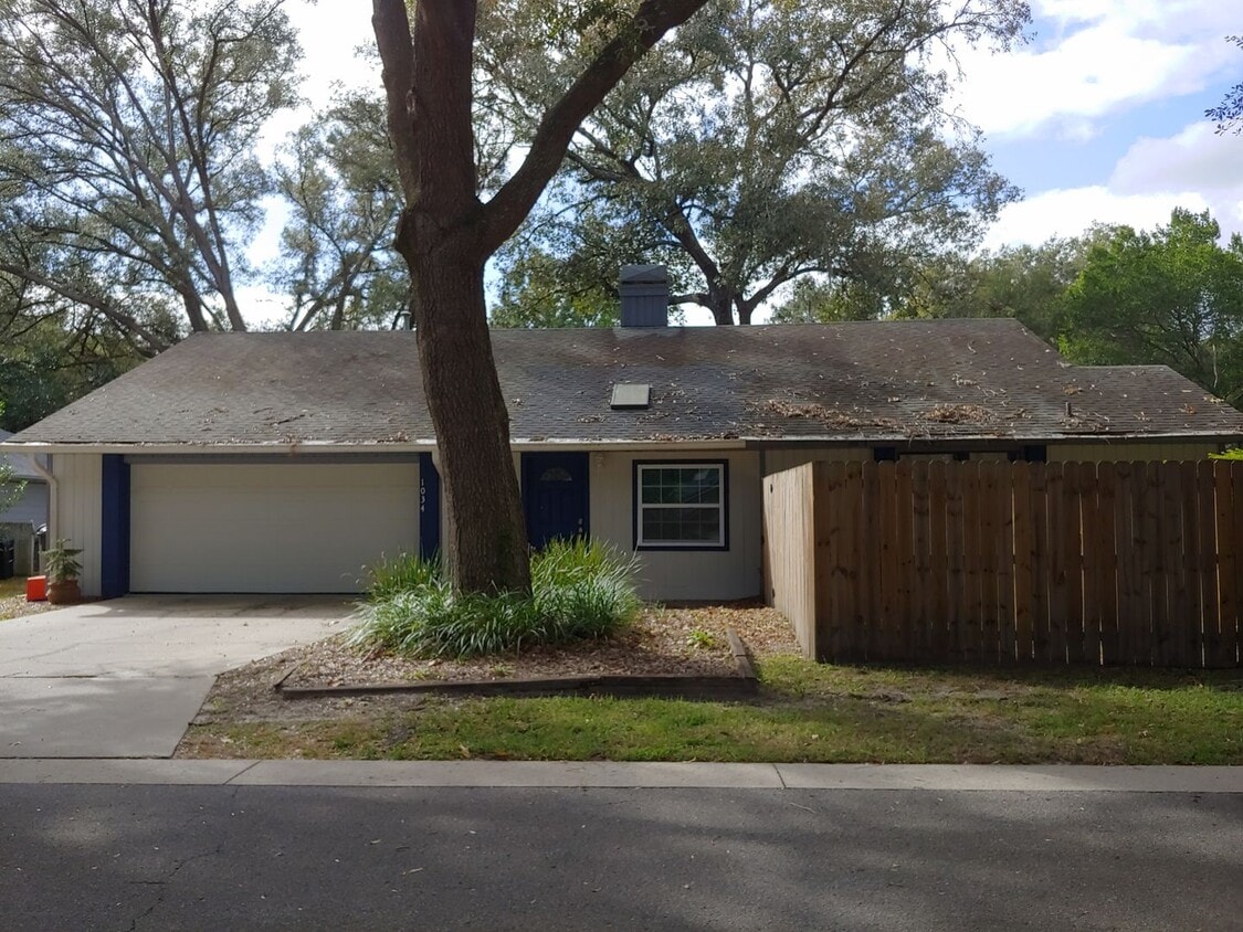 Primary Photo - BEAUTIFUL 3/2 in Fairfield Manor!