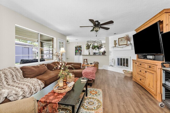 Foto del edificio - 4735 Lost Oak Dr