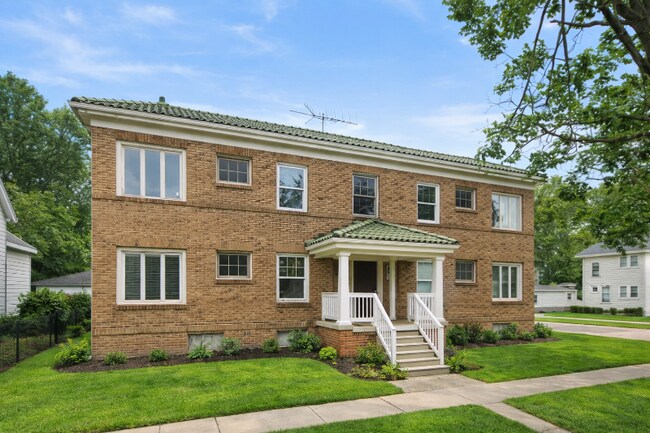 Building Photo - 1239 W 5th St