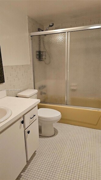 Foto del edificio - 2200 E Hallandale Beach Blvd