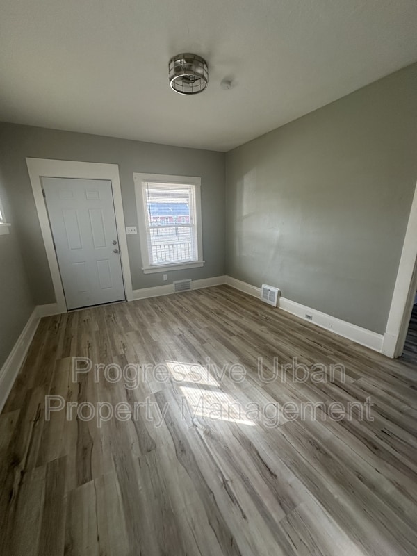 Building Photo - 4301 W 41st St