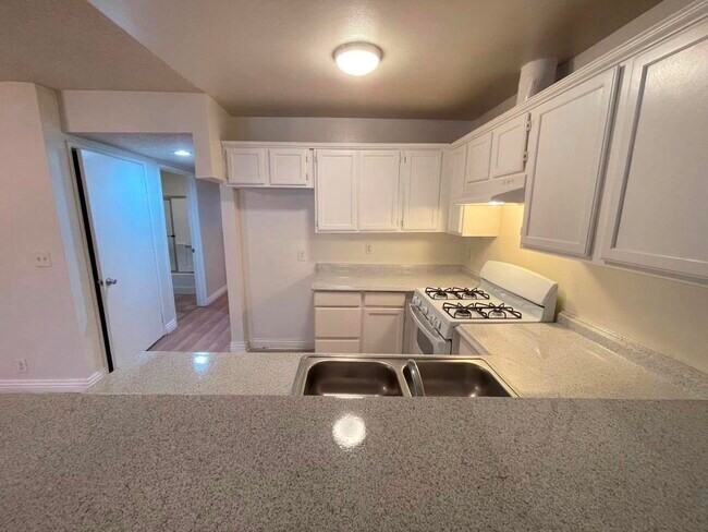 Foto del edificio - 10225 Hillhaven Ave