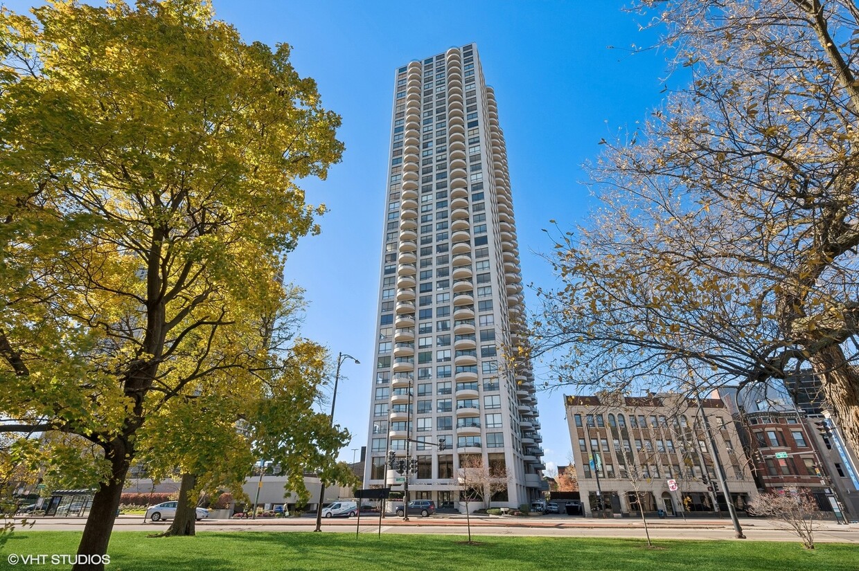 Foto principal - 2020 N Lincoln Park W