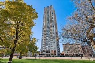 Building Photo - 2020 N Lincoln Park W