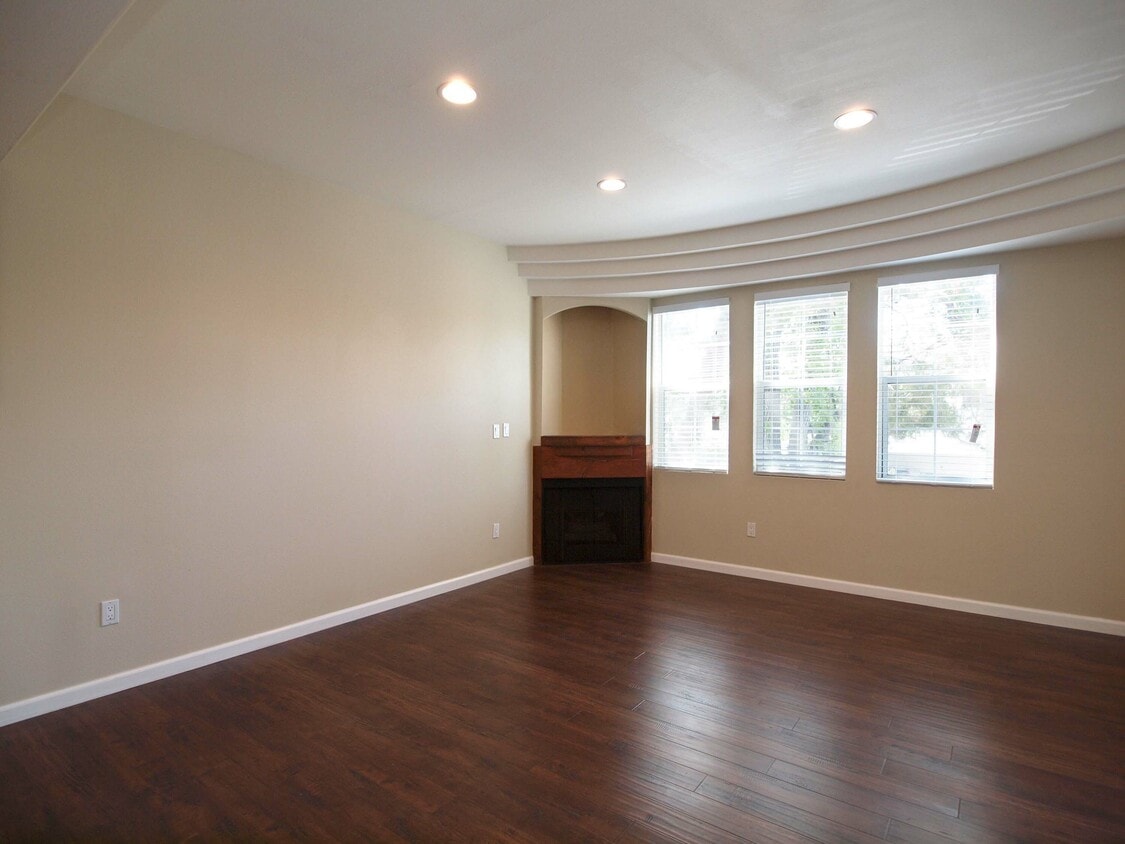 Photo - 14061 Milbank St (Los Angeles, CA)