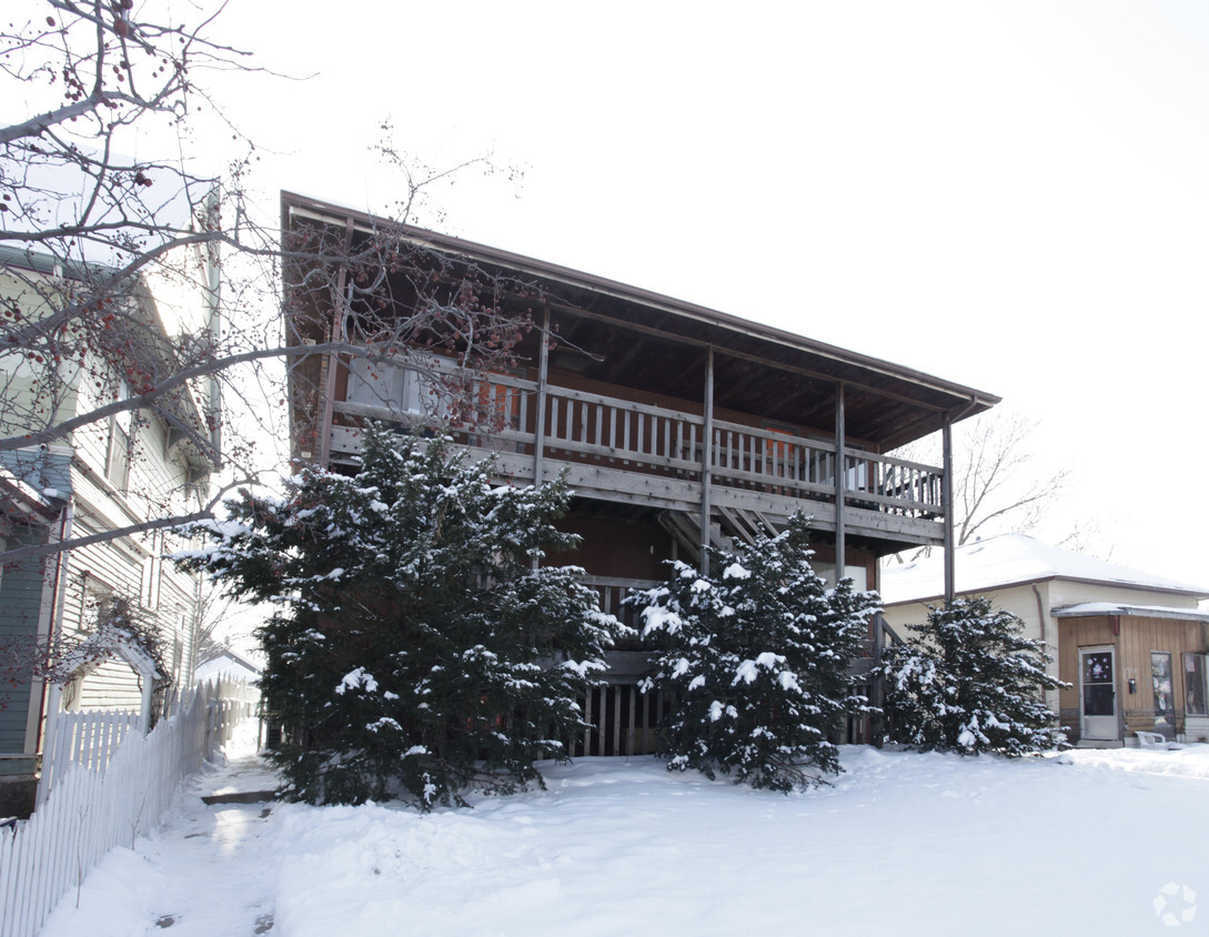 Building Photo - 1015 D St