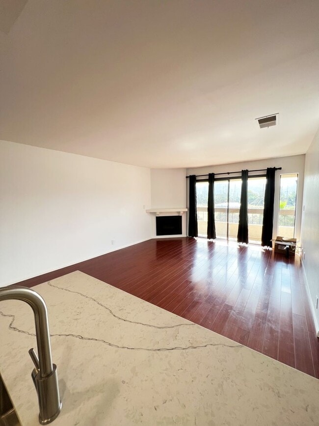 Building Photo - Spacious 2 Bed/2 Bath Condo at Mission Gre...