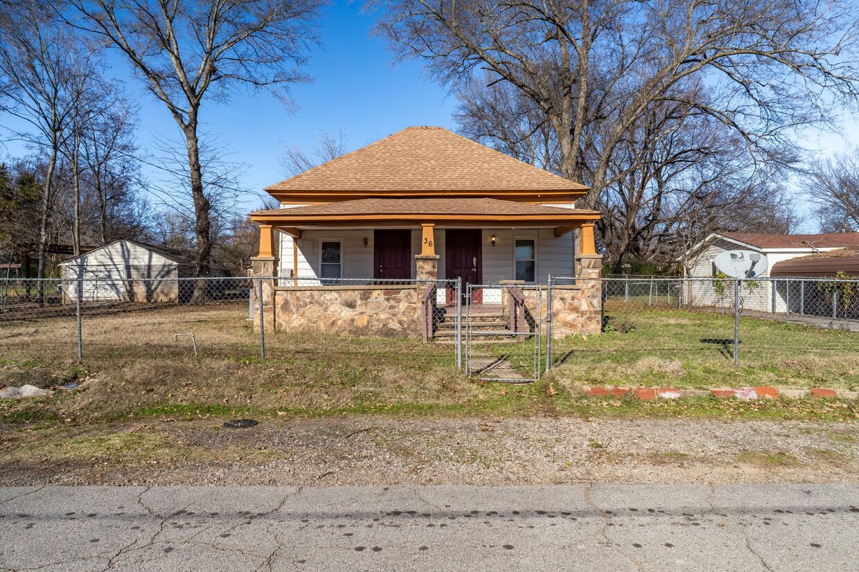 Foto principal - Charming 3 Bed / 1 Bath Home in Greenwood