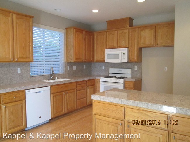 Building Photo - 5 br, 3 bath House - 1000 WOODCREST CT