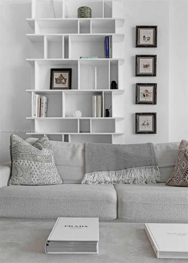 Building Photo - 888 Brickell Key Dr