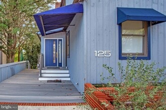 Building Photo - 125 Island View Dr Building Photo - 125 Island View Dr