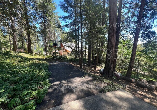 Foto del edificio - Modern Mountain Living: 3-Bedroom Home wit...