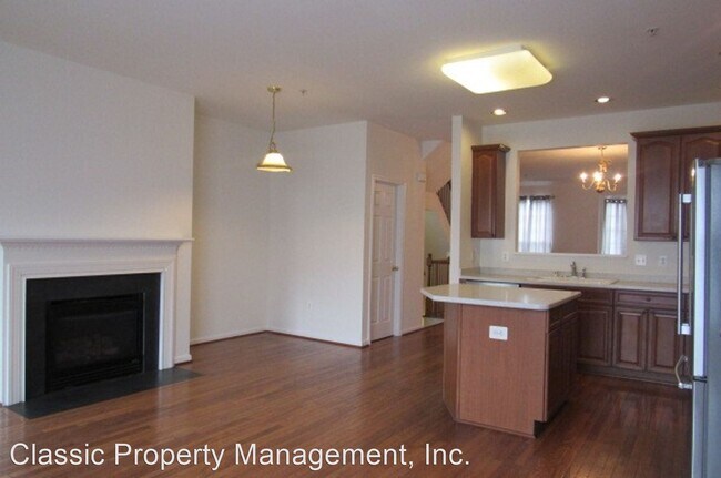 Building Photo - 4 br, 3.5 bath House - 2546 Emerson Drive