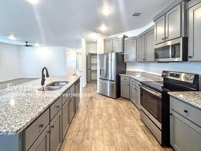 Foto del edificio - Limited Time Special Offer / 3 Bed, 2 Bath Home with Fenced Yard & Garage / Pet-Friendly / Availa...