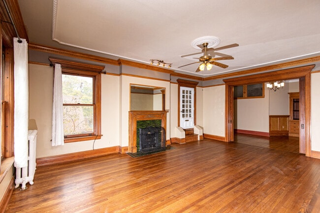 Building Photo - 2836 E Belleview Pl
