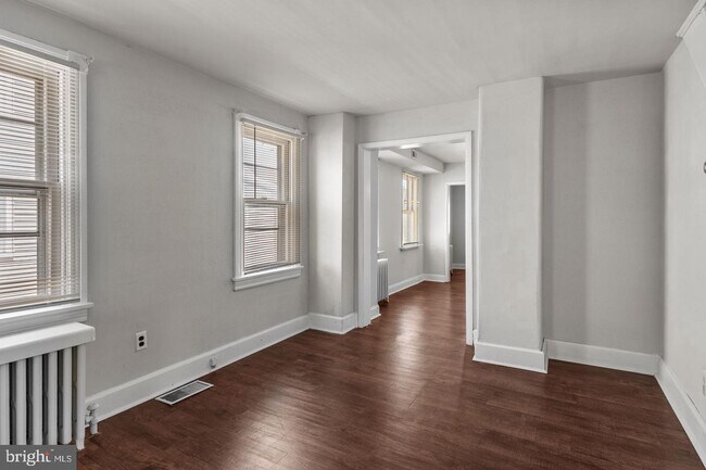 Building Photo - 920 Pond St