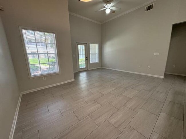 Building Photo - 1 Bedroom Ground Floor Downtown Celebratio...