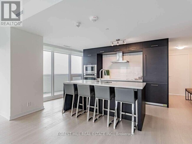 Photo du bâtiment - 2221 Yonge St