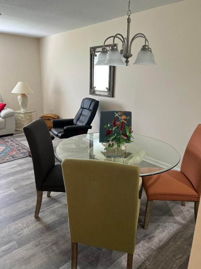 Foto del edificio - 5403 SE Miles Grant Rd