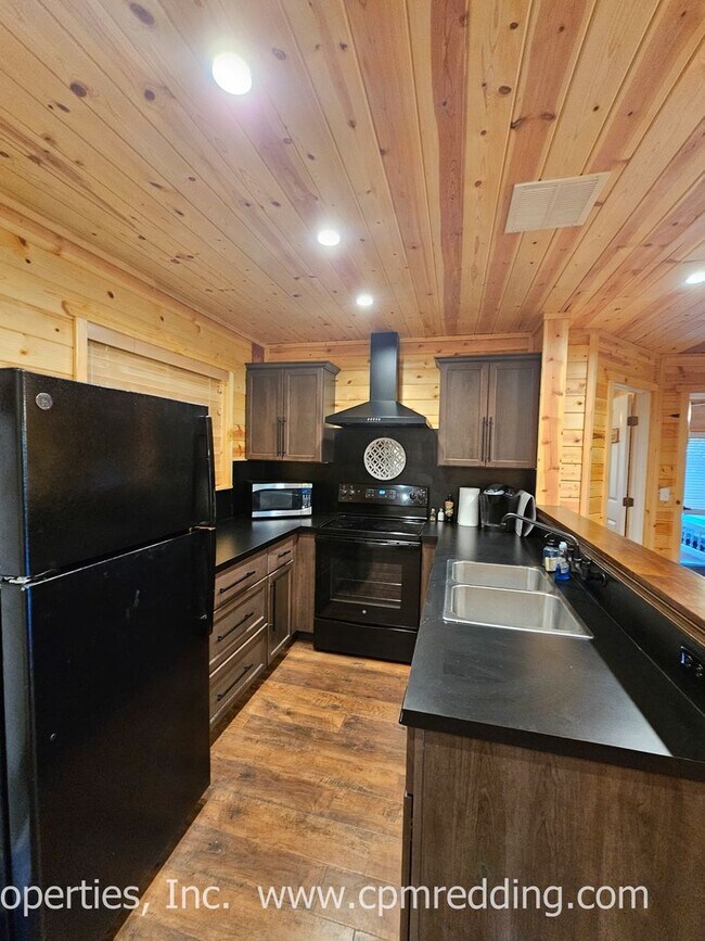 Foto del edificio - Country Living with 4 Bedrooms plus an Office!