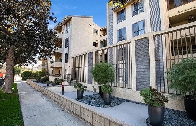 Foto del edificio - 225 N Rose St