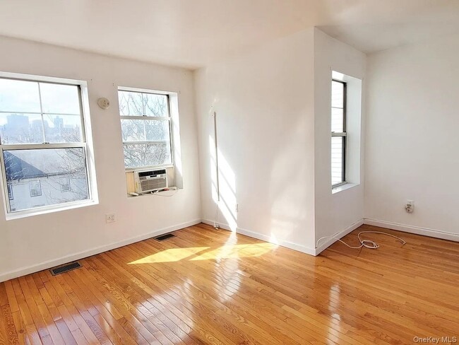 Building Photo - 115 Vanderbilt Ave