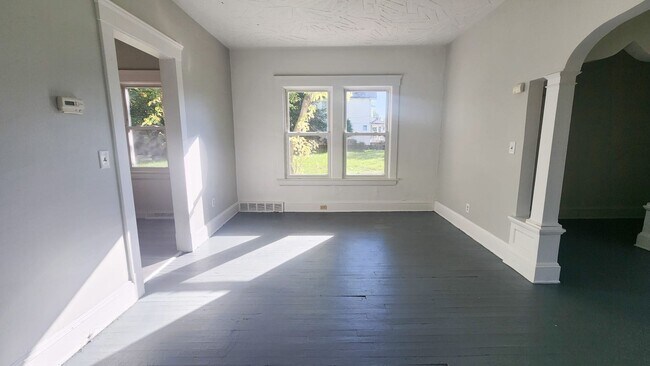 Foto del edificio - 9707 Dickens Ave