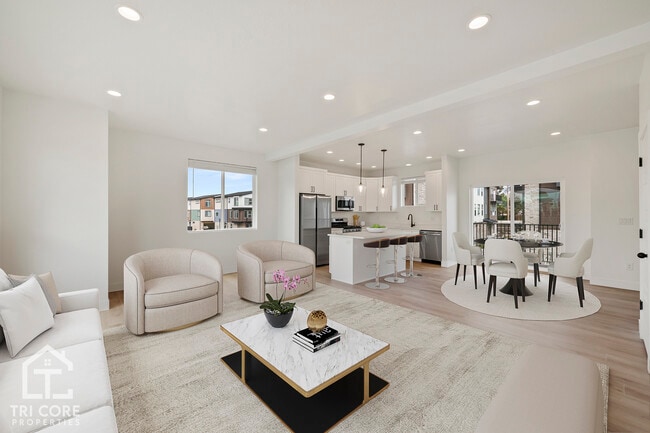 Building Photo - 140 E Lavalle-