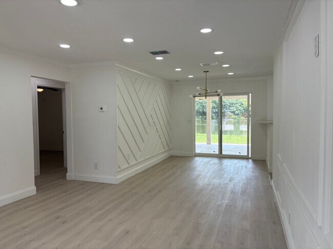 Foto del edificio - 12909 Forest Hills Dr