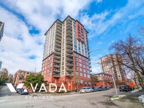 Building Photo - 833 Agnes St