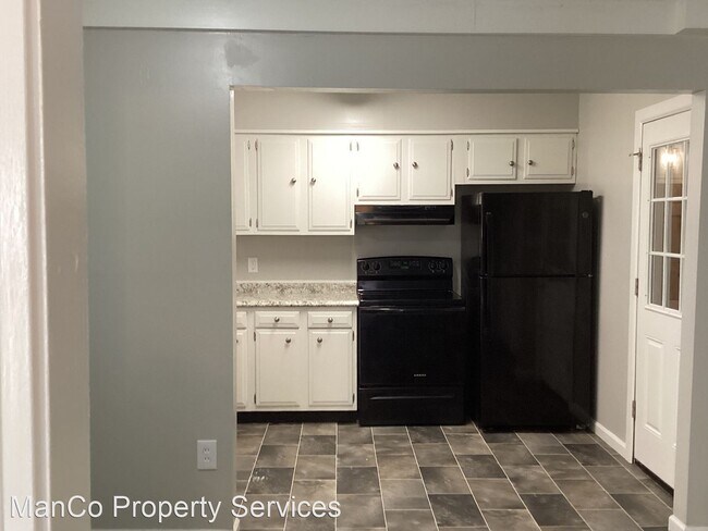 Building Photo - 4 br, 1 bath House - 447 Mertland Ave.