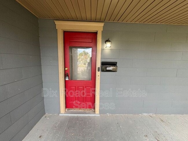 Photo - 335 Watervliet Ave House