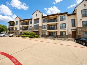Building Photo - 7342 Oak Manor Dr