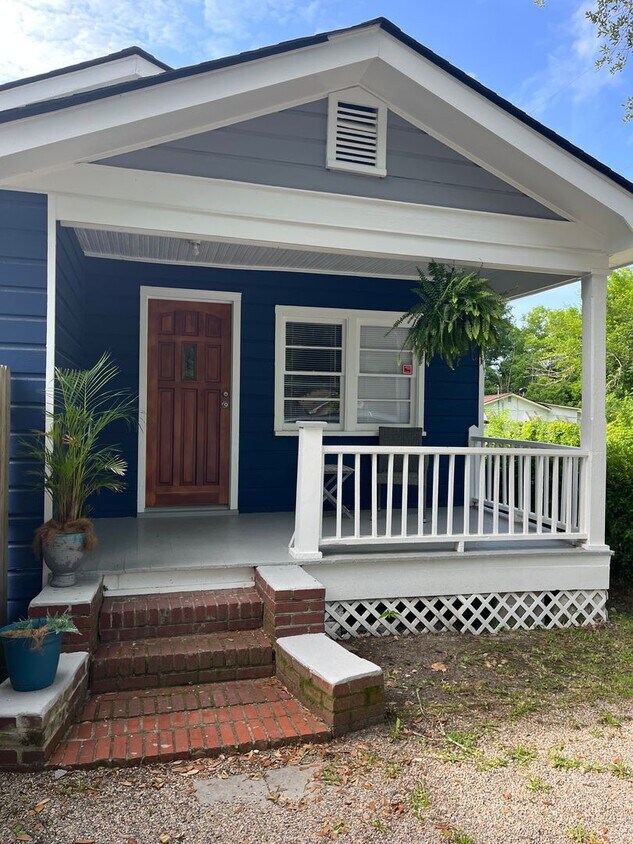 Newly Renovated Three Bedroom House in West Ashley - Newly Renovated Three Bedroom House in West Ashley