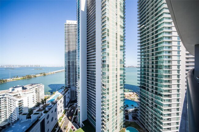 Foto del edificio - 501 NE 31st St