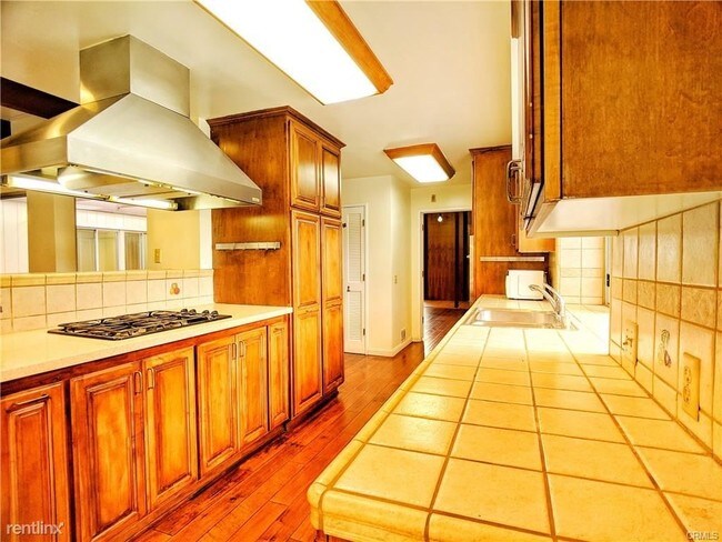 Building Photo - 4 br, 3 bath House - 340 W Wistaria Ave