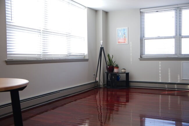 Foto del edificio - 1707 N Prospect Ave