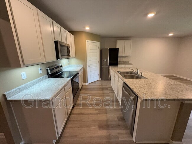 Foto del edificio - 5482 Peach Dr