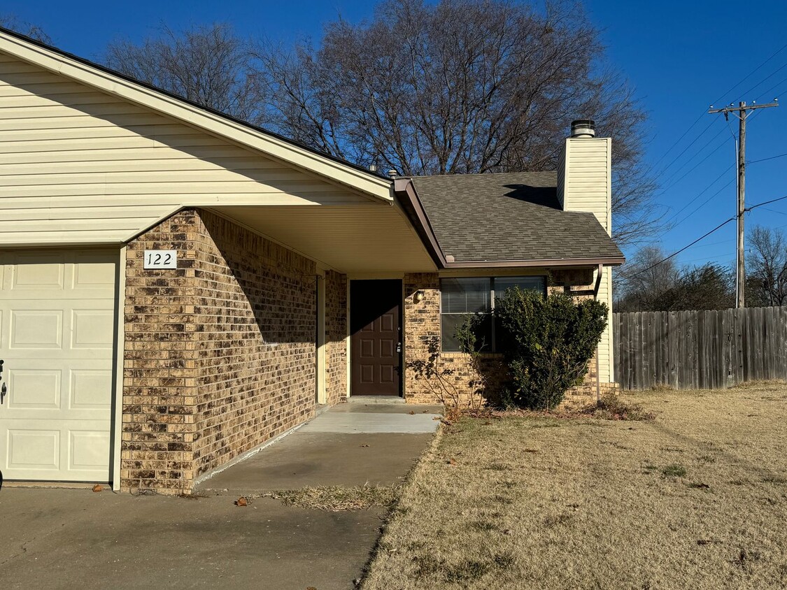 Primary Photo - Beautiful 3 bedroom 2 bath Duplex!