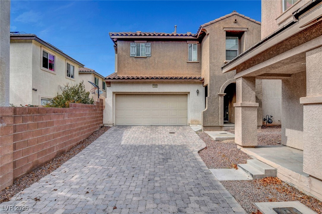 Foto principal - 6330 Standing Elm St