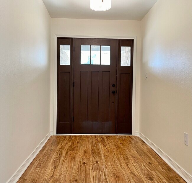 Building Photo - 1020 Freeport Ct