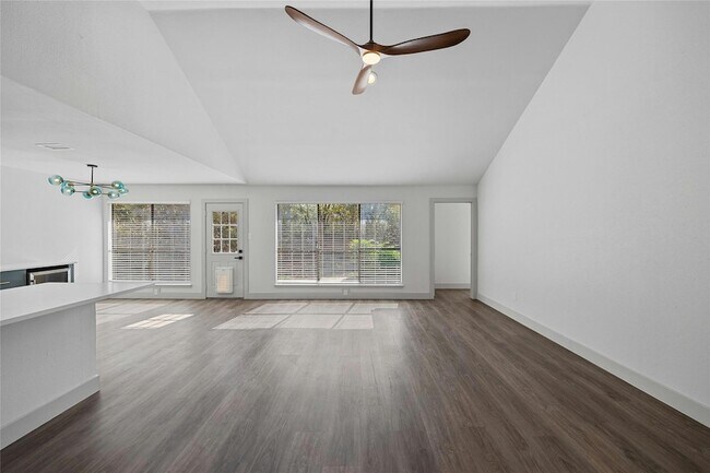 Foto del edificio - 2513 Beverly Cove
