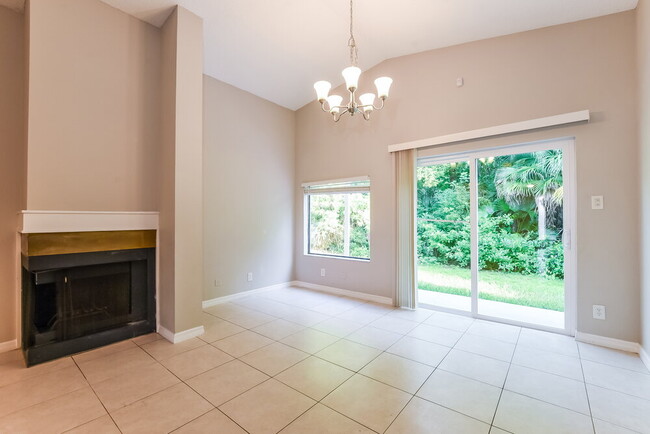 Building Photo - 496 Wild Fox Dr