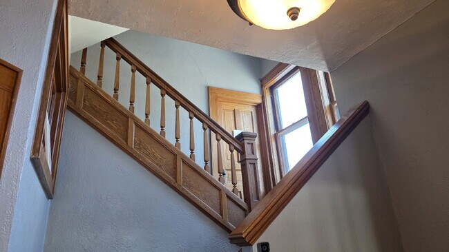 Foto del edificio - Updated Historic Gem in Prime Appleton Location