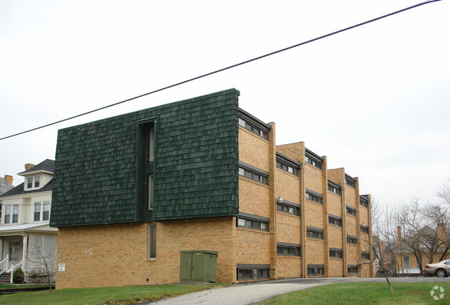 Foto del edificio - Treehouse Apartments