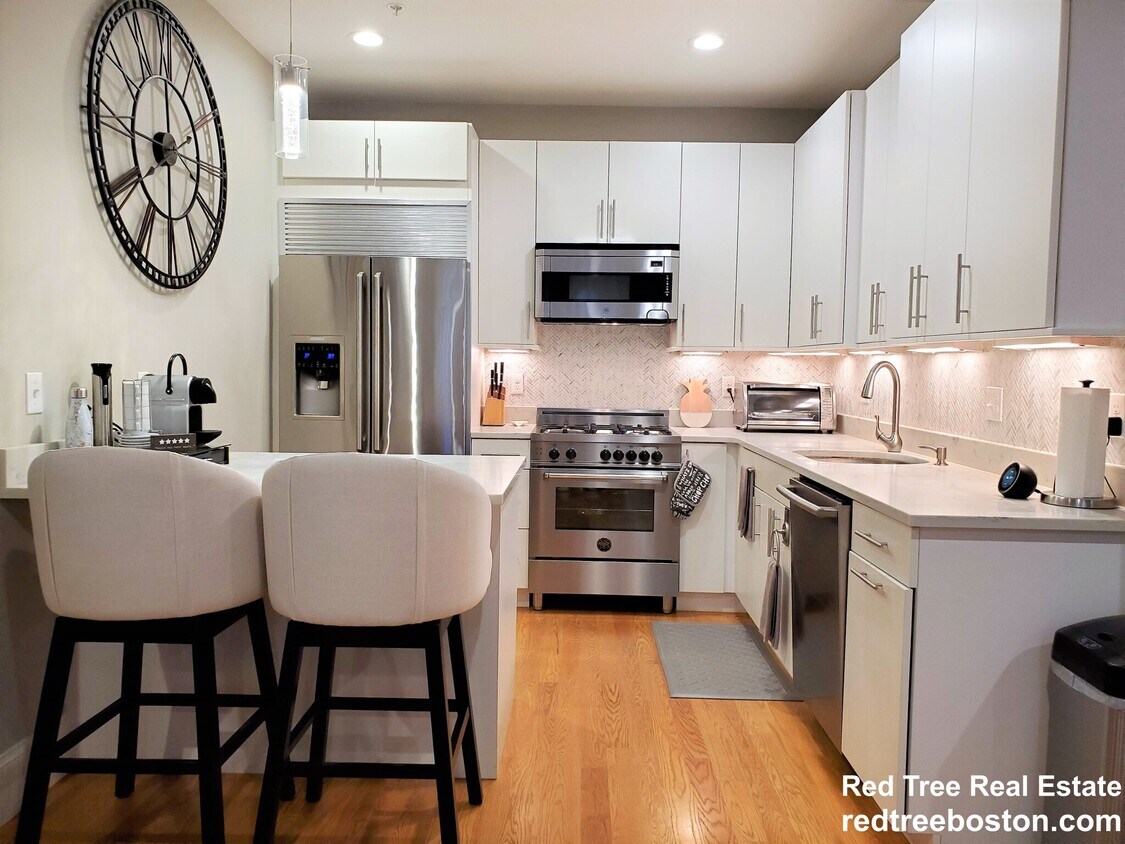 Foto principal - 111 B St
